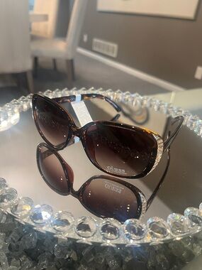 GUESS Women's Tortoise Brown Gradient Sunglasses with Crystal Temples